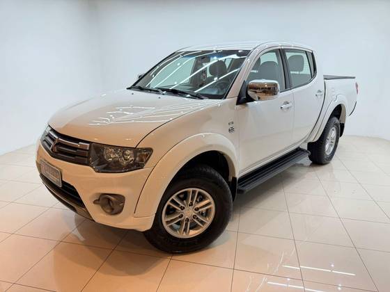 MITSUBISHI L200 TRITON 3.5 HPE 4X4 CD V6 24V FLEX 4P AUTOMÁTICO